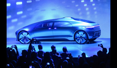 Mercedes-Benz F 015 Luxury in Motion - World premiere 4